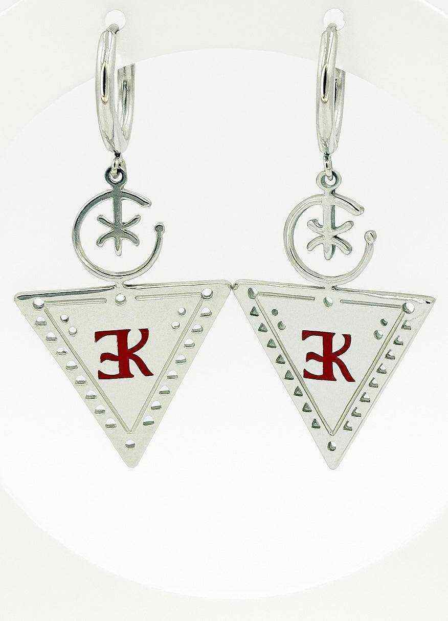 Boucles d'oreilles LALLA argenté avec motif rouge, légères et hypoallergéniques, style berbère moderne.