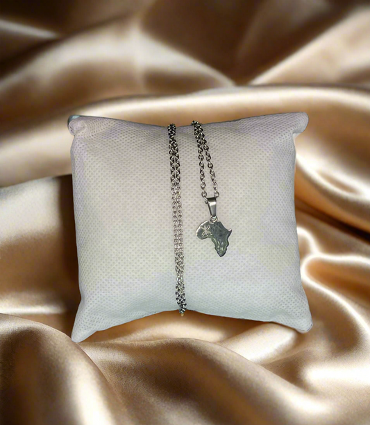 Collier AFRIBÈRE K.ELEGANCE, présentation lifestyle
