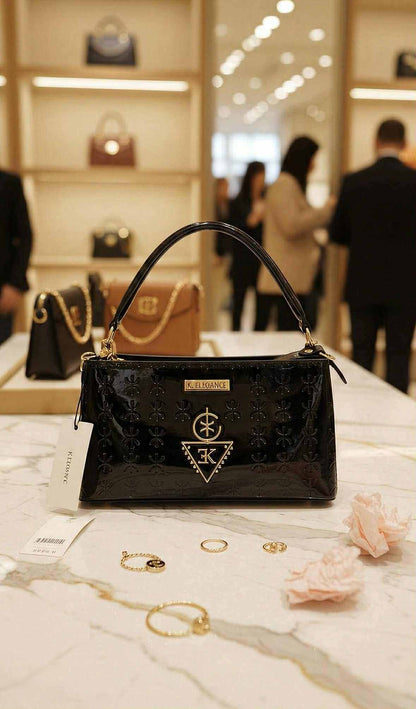 Sac TASSEDA en cuir noir premium avec logo doré 3D K.ELEGANCE et design amazigh embossé, élégant et durable.